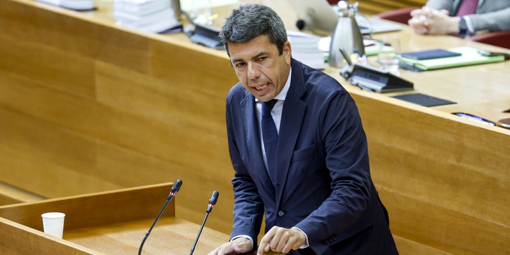 Mazón contrarresta las críticas por la dana con el «bochorno» del PSOE y el «papelón» de Compromís
