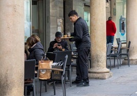 Un hombre apuñala a un menor inmigrante en las inmediaciones del Casco Histórico de Teruel