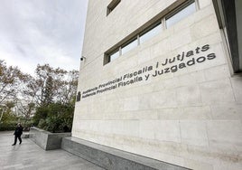 Condena de 20 años de cárcel a un joven que asesinó de 22 cuchilladas a su exsuegro con sordera sin que lo oyera llegar