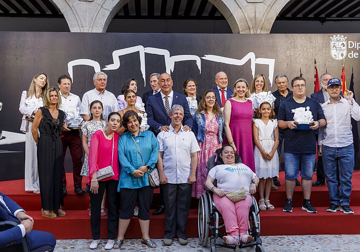 Foto de familia de los galardonados