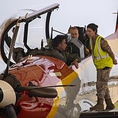 El Rey vuela por primera vez en el Pilatus, el sustituto de los cazas C-101 en el que aprenderá la Princesa