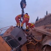 Muere un hombre en un accidente laboral tras volcar su vehículo de gran tonelaje en Valencia