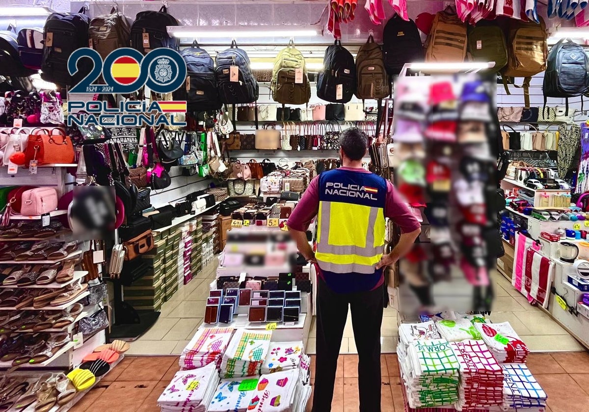 Imagen de un agente de la Policía Nacional en el establecimiento con los productos falsificados