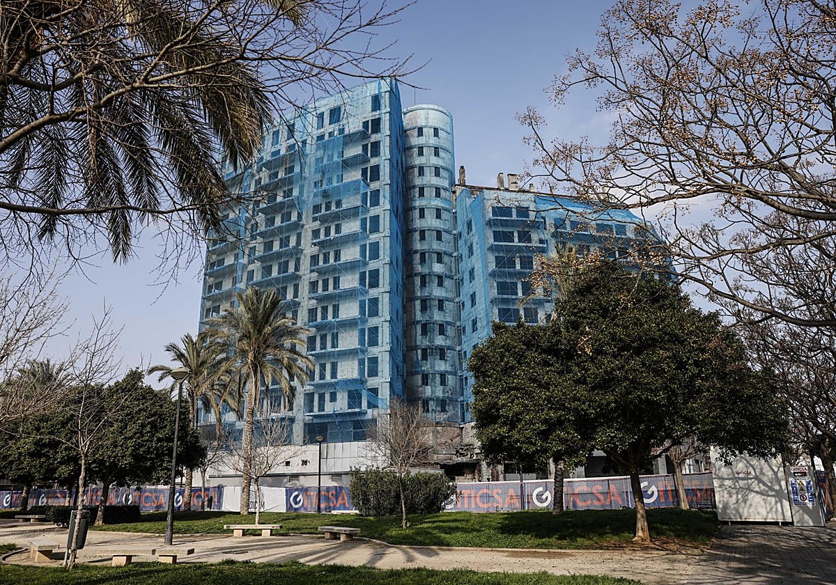 Imagen de archivo del edificio de Campanar durante la rehabilitación