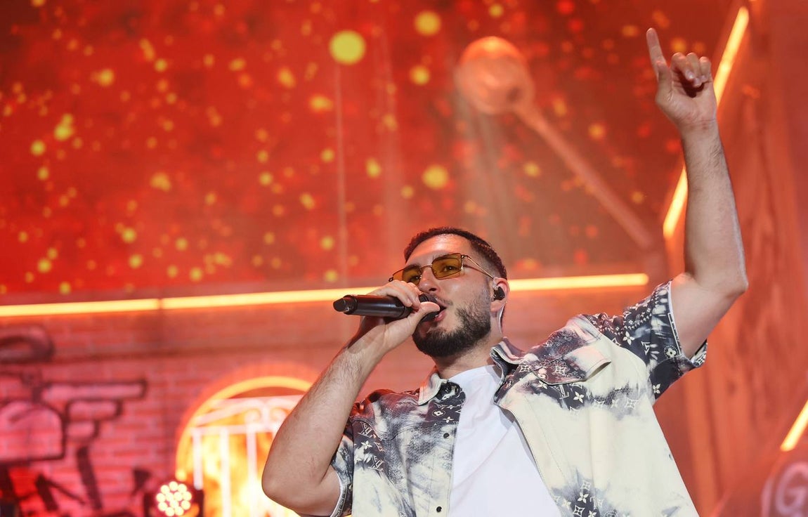 El animado concierto de Omar Montes en la plaza de toros Los Califas de Córdoba