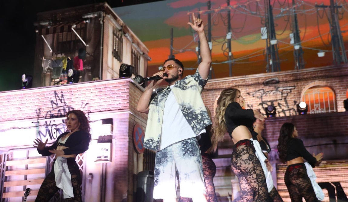 El animado concierto de Omar Montes en la plaza de toros Los Califas de Córdoba