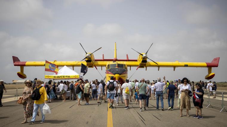 El Rey vuela por primera vez en el Pilatus, el sustituto de los cazas C-101 en el que aprenderá la Princesa Leonor