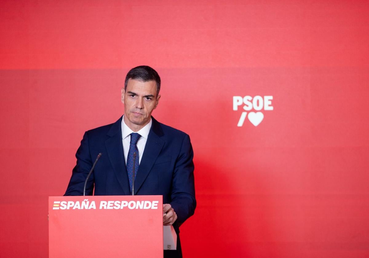 Pedro Sánchez, durante su comparecencia ante los medios en Ferraz
