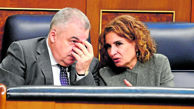 Un alto cargo de María Jesús Montero trabajó para una empresa de la trama de Santos Cerdán