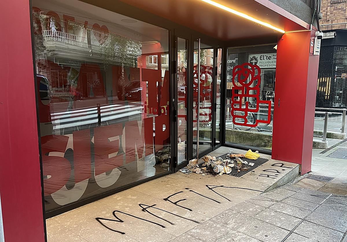 La sede vandalizada del PSOE