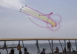 La exhibición aérea de la Patrulla Águila en San Javier, en imágenes