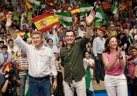 Alberto Núñez Feijóo con Juanma Moreno y Patricia Navarro, presidenta del PP de Málaga