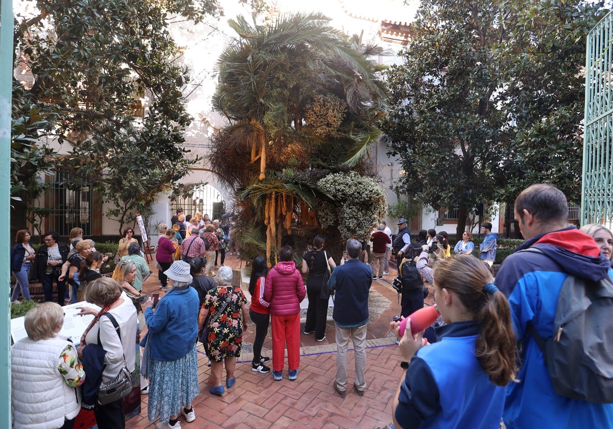 Público en una de las instalaciones de Flora 2024 en la Diputación de Córdoba