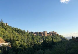 Cierran varios accesos a la Alhambra por las fuertes rachas de viento