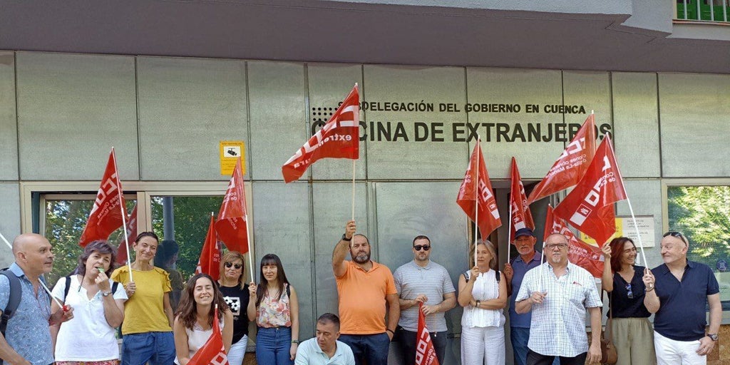 Los funcionarios de Extranjería piden más personal para «evitar el colapso» tras la entrada en vigor del nuevo reglamento