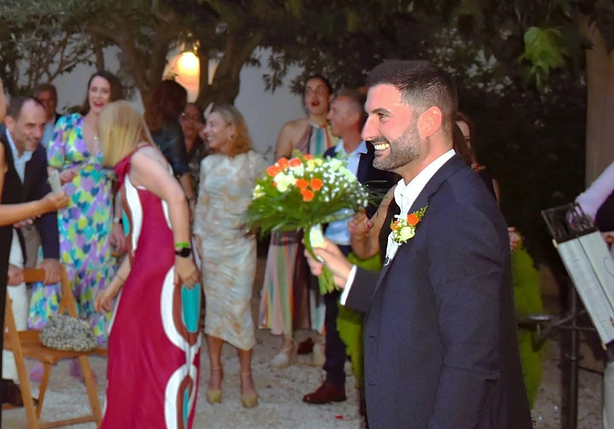 Imagen de Stephane Soriano con el ramo en su boda