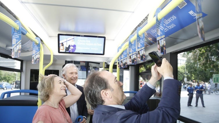 Una biblioteca digital de clásicos a bordo de los autobuses de la EMT