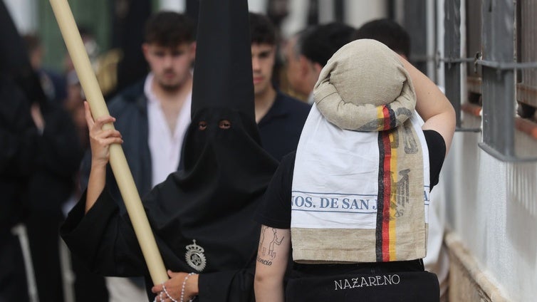 El perfil de los costaleros de Córdoba: sacan más de un paso y el 66% no va a misa ni recibe sacramentos