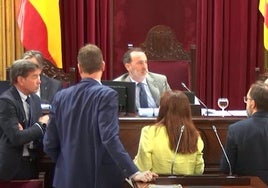 El PSOE intenta suprimir una pregunta de Vox que alude a Pedro Sánchez como «número uno de la mafia»