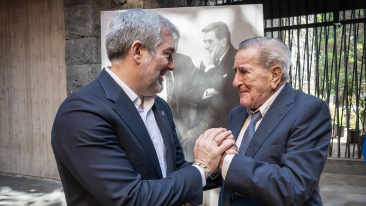 Emotivo adiós al expresidente de Canarias Manuel Hermoso, que ha muerto a los 89 años