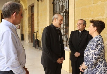 El obispo, sobre la religiosidad de los costaleros: «Hay que alimentar ese rescoldo de fe»