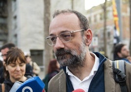 Benet Salellas, exdiputado de la CUP y redactor de la DUI de 2017, defenderá a Santos Cerdán