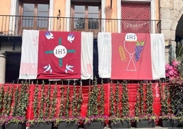 Tolón se desmarca de la decoración de la fachada de la Delegación