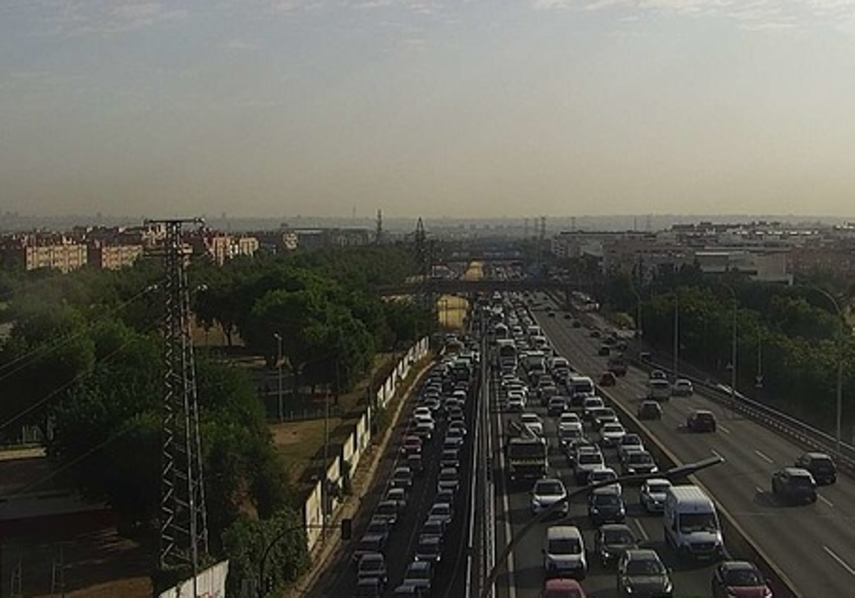 El atasco de este miércoles en la A-42 por el coche incendiado