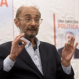 Javier Lambán, expresidente del Gobierno de Aragón: «Lo de Santos es la gota que colma el vaso; hay que ir a elecciones ya»