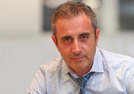 El doctor Luis Senís, en una foto difundida en su clínica de Valencia