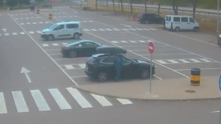 El dispositivo prohibido que usan los ladrones para robar a turistas extranjeros en gasolineras de Valencia