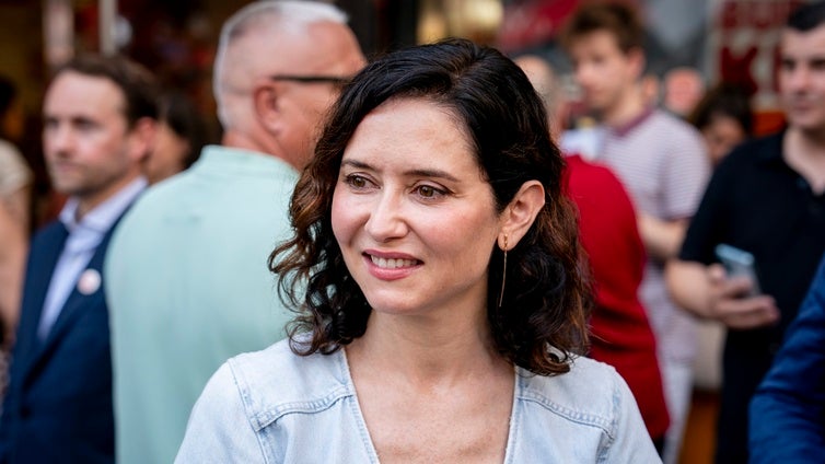 Ayuso responde al presunto espionaje de Leire Díez a dirigentes de PP: «Espero que dieran con mi suspenso en matemáticas»