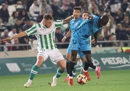 El Córdoba CF acelera en el mercado: Fomeyem, octavo fichaje para la defensa