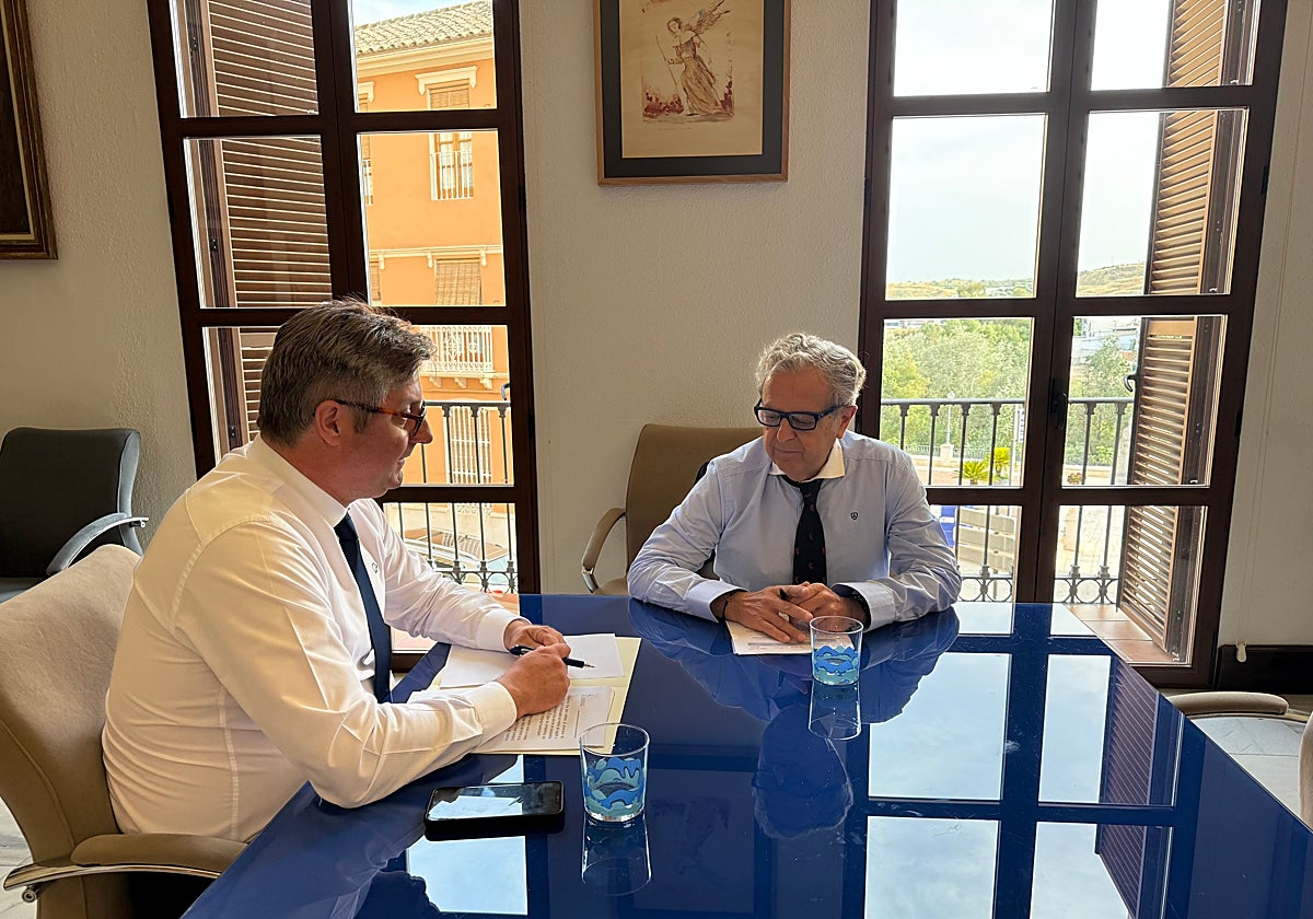 El alcalde de Puente Genil junto al presidente de la Diputación