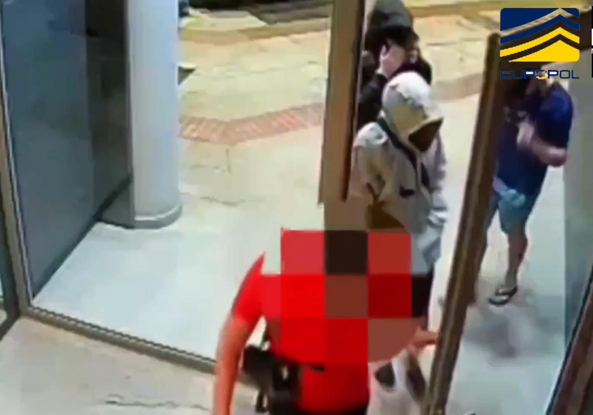 Los detenidos por el asalto al furgón policial.
