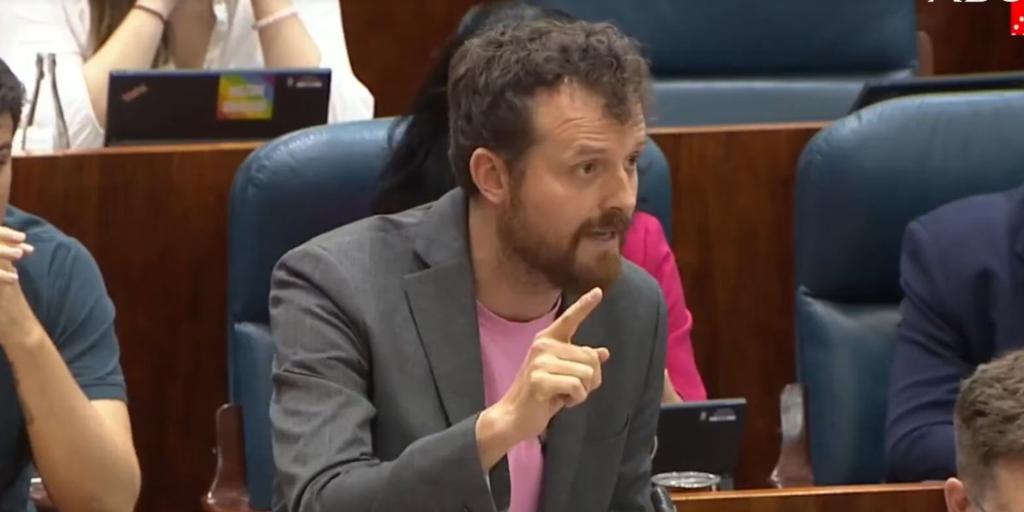 Un diputado de Más Madrid se pone a cantar el  Monorraíl  de  Los Simpsons  en plena Asamblea para criticar el GP de Fórmula 1 en IFEMA