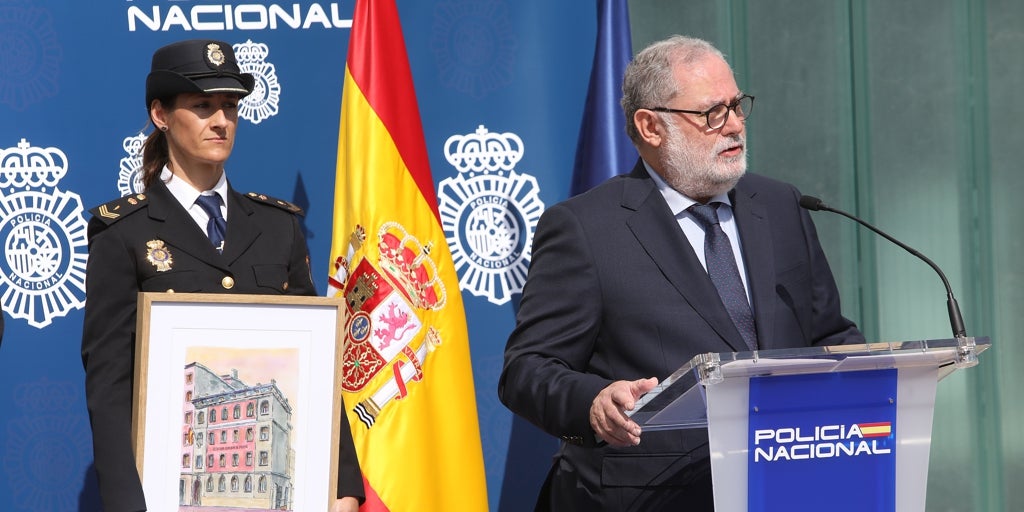 La Policía Nacional premia al periodista de ABC Pablo Muñoz por su labor informativa sobre el terrorismo