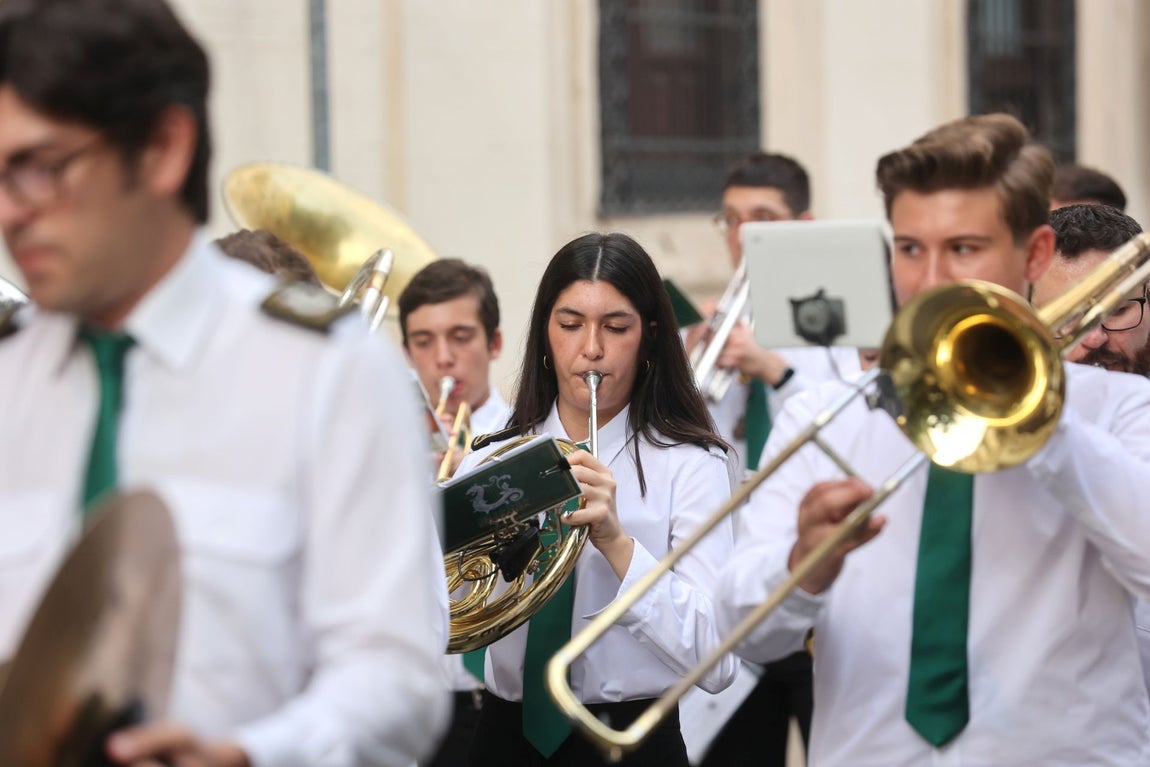 La procesión del Santísimo desde San Nicolás por las calles de Córdoba, en imágenes