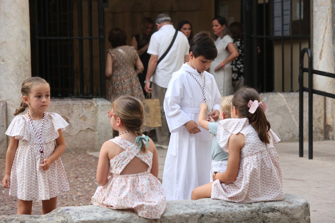 La procesión del Santísimo desde San Nicolás por las calles de Córdoba, en imágenes