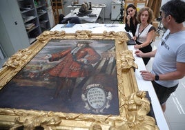 El IVCR+i entrega el cuadro restaurado de Felipe V 'boca abajo' para su exposición en el Museo de Bellas Artes de Xàtiva