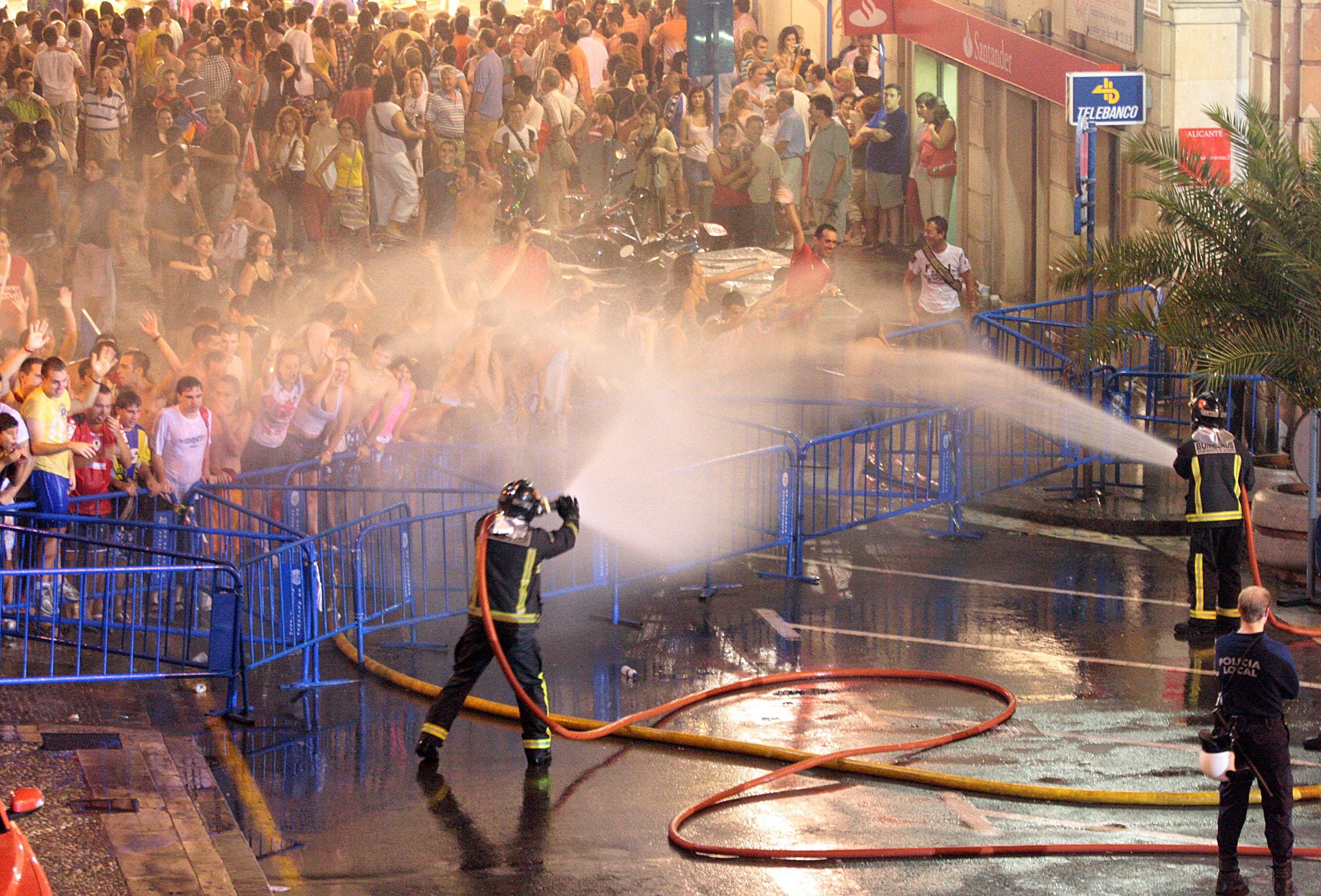 Image secondaire 1 - Feux de joie de la Saint-Jean à Alicante 2025 : à quoi ressemblent les feux de joie de catégorie spéciale, où ils se trouvent et leurs artistes