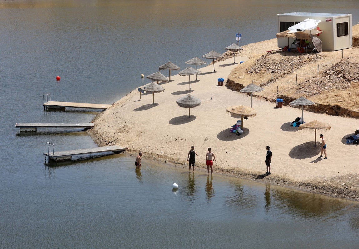 La playa de la Breña en Almodóvar, en imágenes