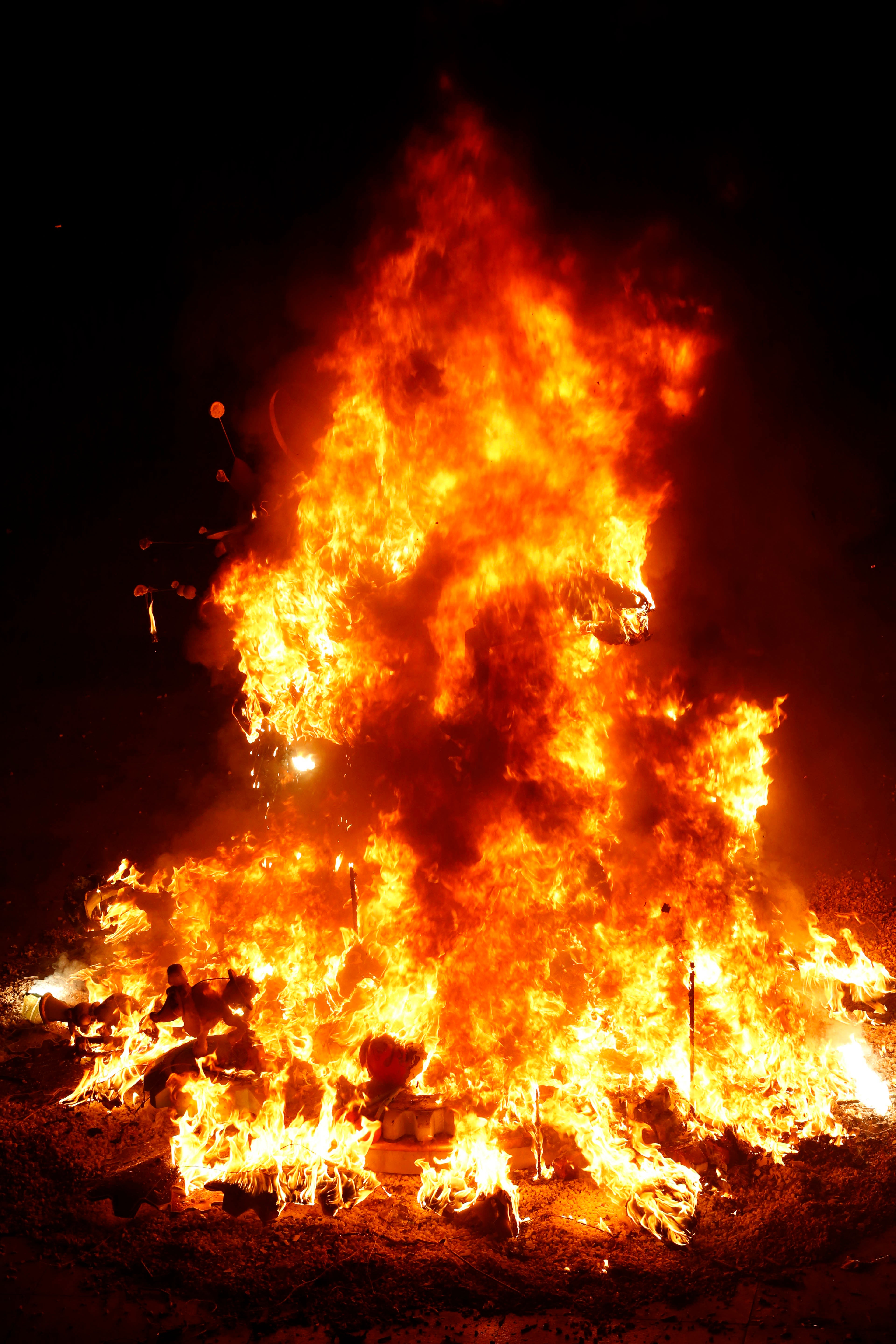 Image secondaire 2 - Feux de joie de la Saint-Jean à Alicante 2025 : à quoi ressemblent les feux de joie de catégorie spéciale, où ils se trouvent et qui sont leurs artistes.