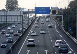 La autovía A-49 en el carril de sentido a Huelva