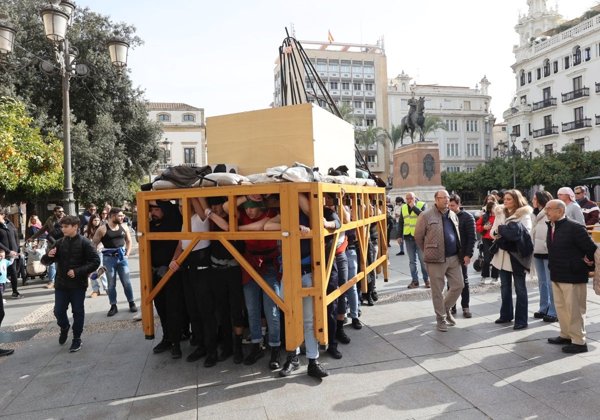 Ensayo de la cuadrilla de costaleros de Nuestra Señora de los Dolores