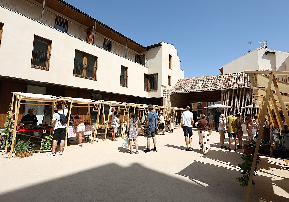 Hubo 15 puestos con productores artesanos de toda la provincia