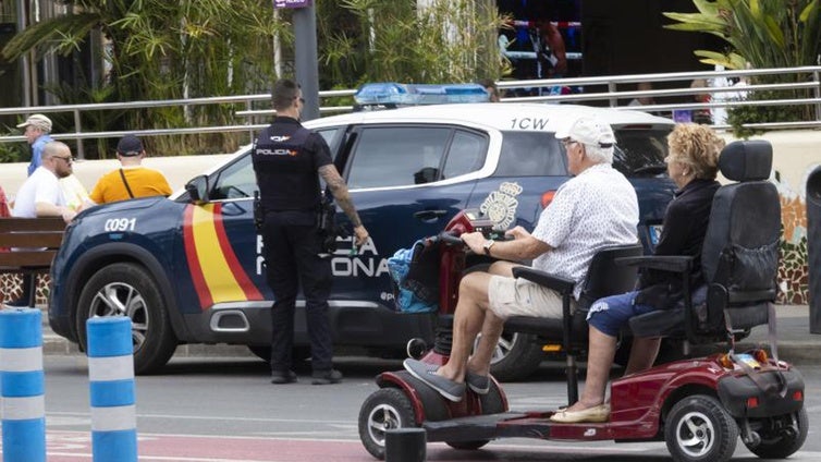 La alerta infundada de la prensa británica sobre multas de 500 euros a los 'scooters' para turistas en Benidorm
