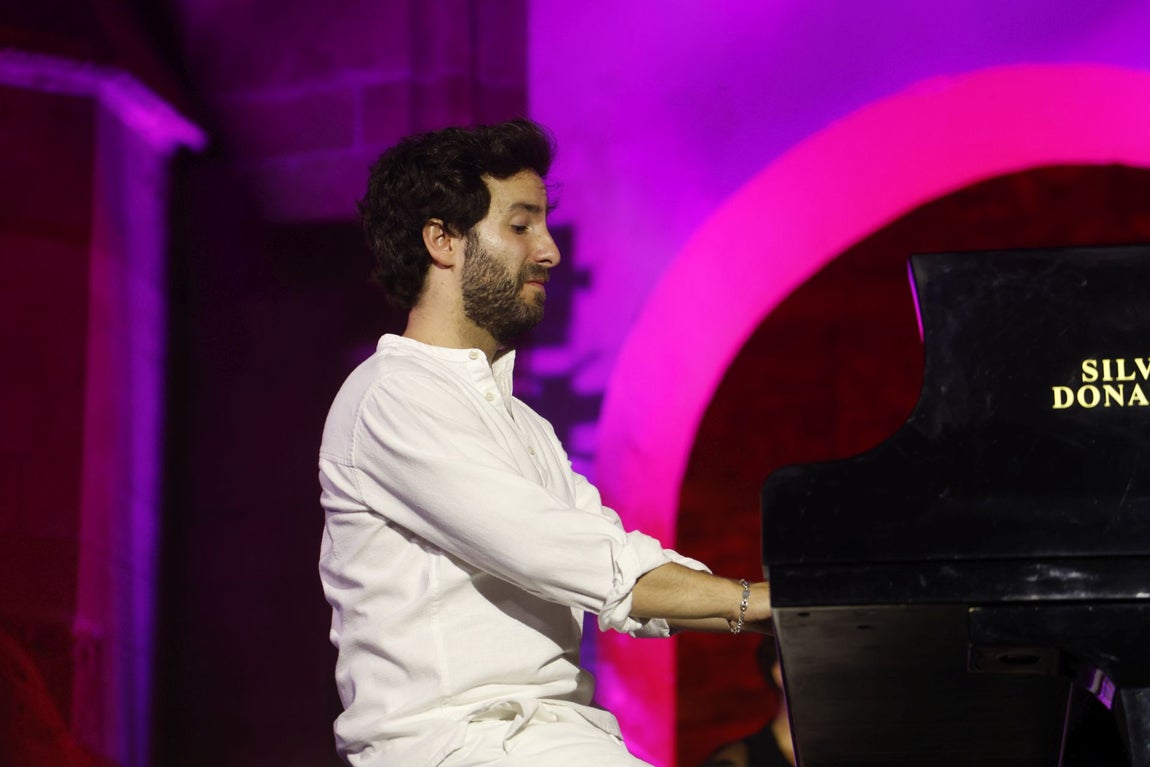 El Pele y Chico Pérez deslumbran con su talento en la Noche Blanca del Flamenco en Córdoba, en imágenes