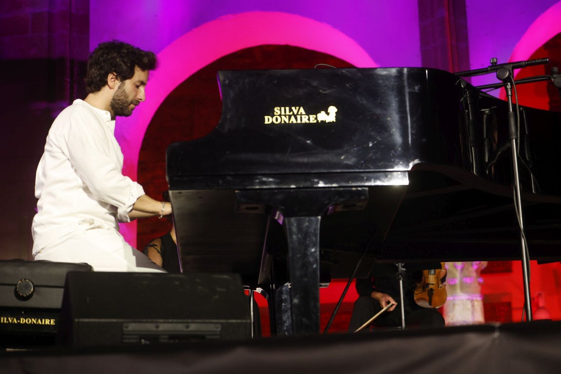 El Pele y Chico Pérez deslumbran con su talento en la Noche Blanca del Flamenco en Córdoba, en imágenes