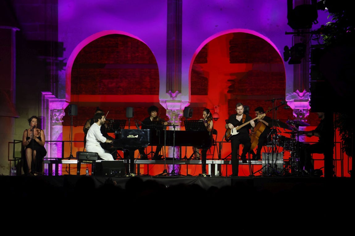 El Pele y Chico Pérez deslumbran con su talento en la Noche Blanca del Flamenco en Córdoba, en imágenes